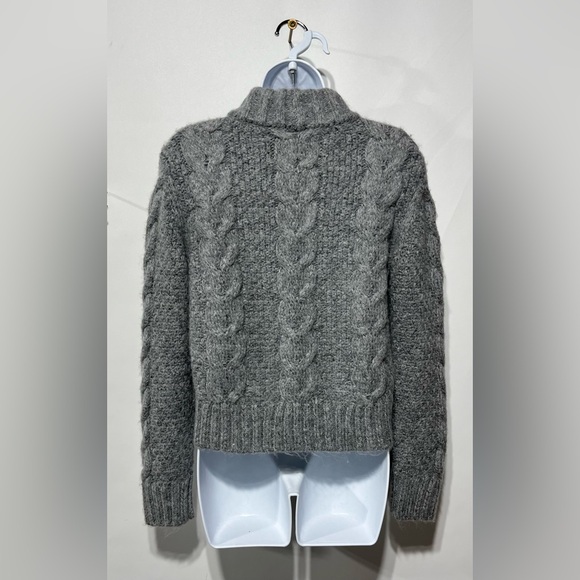American Eagle Outfitters Gray Cable Knit Sweater Super Soft Size Medium NWT - Picture 3 of 7